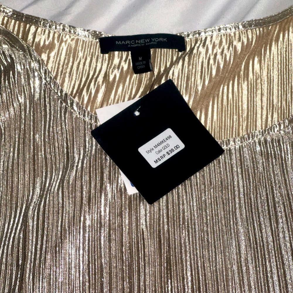 Marc New York gold color shiny short sleeve top size Medium - Picture 6 of 6